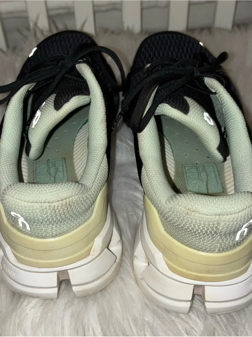 On Running Cloudflyer Black/Grey and mint green women's running shoe Az 7.5